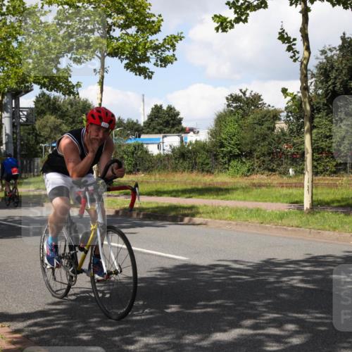 10.08.2025 - GEWOBA Citytriathlon Bremen Yannick Fuchs http://msf.ph/oto/8573834 10.08.2025 13:10:41 Radfahren 722, 833, 834, 858, 872, 891, 935, 956, 1031 meine-sportfotos.de