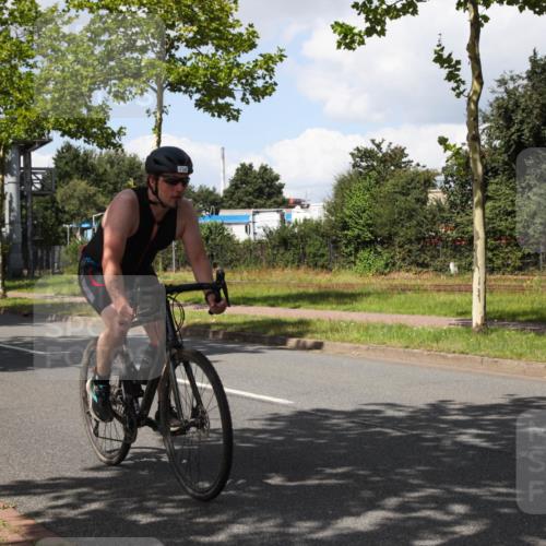 10.08.2025 - GEWOBA Citytriathlon Bremen Yannick Fuchs http://msf.ph/oto/8573837 10.08.2025 13:11:07 Radfahren 593, 738, 759 meine-sportfotos.de