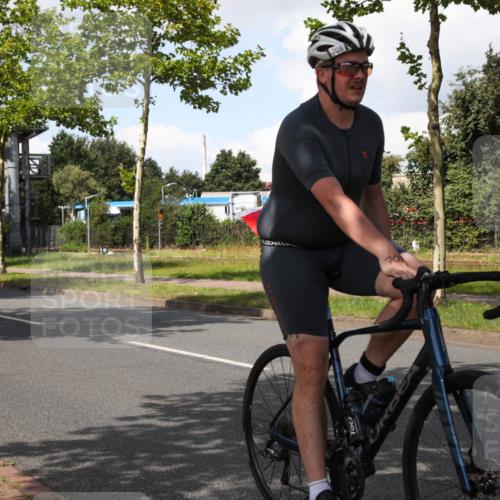 10.08.2025 - GEWOBA Citytriathlon Bremen Yannick Fuchs http://msf.ph/oto/8573851 10.08.2025 13:11:24 Radfahren 593, 604, 664, 686, 688, 708, 759, 915 meine-sportfotos.de