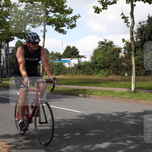 10.08.2025 - GEWOBA Citytriathlon Bremen Yannick Fuchs http://msf.ph/oto/8573858 10.08.2025 13:11:30 Radfahren 604, 664, 667, 686, 688, 708, 894, 915, 937 meine-sportfotos.de