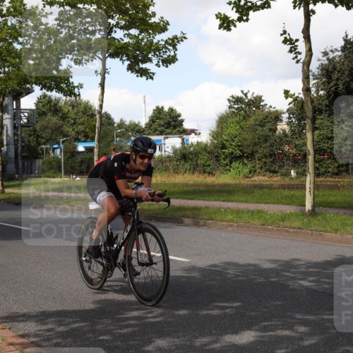 10.08.2025 - GEWOBA Citytriathlon Bremen Yannick Fuchs http://msf.ph/oto/8573859 10.08.2025 13:11:31 Radfahren 604, 664, 667, 686, 688, 708, 894, 915, 937 meine-sportfotos.de