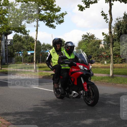 10.08.2025 - GEWOBA Citytriathlon Bremen Yannick Fuchs http://msf.ph/oto/8573860 10.08.2025 13:11:32 Radfahren 604, 664, 667, 686, 688, 708, 894, 915, 937 meine-sportfotos.de
