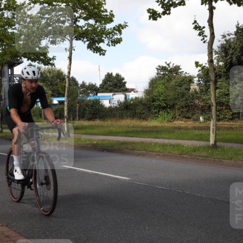 10.08.2025 - GEWOBA Citytriathlon Bremen Yannick Fuchs http://msf.ph/oto/8573863 10.08.2025 13:11:38 Radfahren 604, 664, 667, 688, 894, 915, 933, 937, 966, 1017, 1032 meine-sportfotos.de