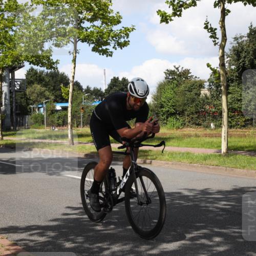 10.08.2025 - GEWOBA Citytriathlon Bremen Yannick Fuchs http://msf.ph/oto/8573884 10.08.2025 13:11:53 Radfahren 635, 750, 933, 937, 966, 1017, 1032 meine-sportfotos.de