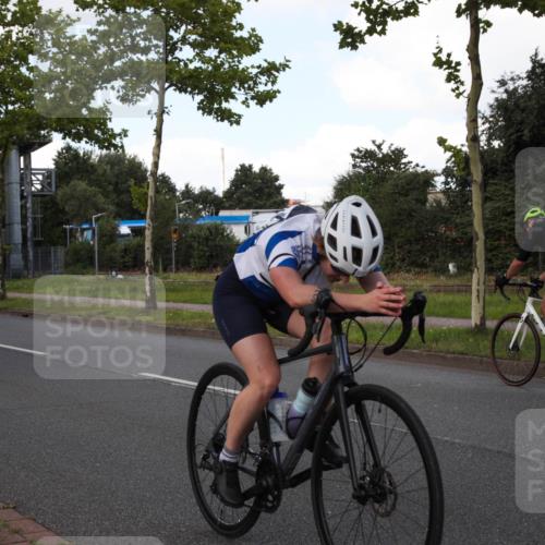 10.08.2025 - GEWOBA Citytriathlon Bremen Yannick Fuchs http://msf.ph/oto/8573902 10.08.2025 13:12:44 Radfahren 575, 582, 789, 895, 902, 924, 1028, 1035 meine-sportfotos.de