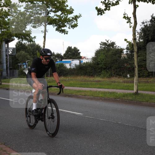 10.08.2025 - GEWOBA Citytriathlon Bremen Yannick Fuchs http://msf.ph/oto/8573904 10.08.2025 13:12:48 Radfahren 575, 582, 789, 895, 902, 1028, 1035 meine-sportfotos.de