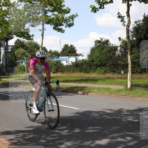 10.08.2025 - GEWOBA Citytriathlon Bremen Yannick Fuchs http://msf.ph/oto/8573923 10.08.2025 13:13:35 Radfahren 742, 781, 784, 790, 905, 982, 1015, 1039 meine-sportfotos.de