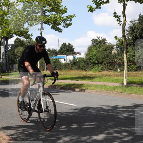 10.08.2025 - GEWOBA Citytriathlon Bremen Yannick Fuchs http://msf.ph/oto/8573930 10.08.2025 13:13:41 Radfahren 742, 781, 784, 790, 905, 982, 1015, 1033 meine-sportfotos.de