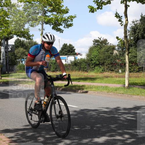 10.08.2025 - GEWOBA Citytriathlon Bremen Yannick Fuchs http://msf.ph/oto/8573934 10.08.2025 13:14:03 Radfahren 555, 707, 766, 783, 804, 1019 meine-sportfotos.de