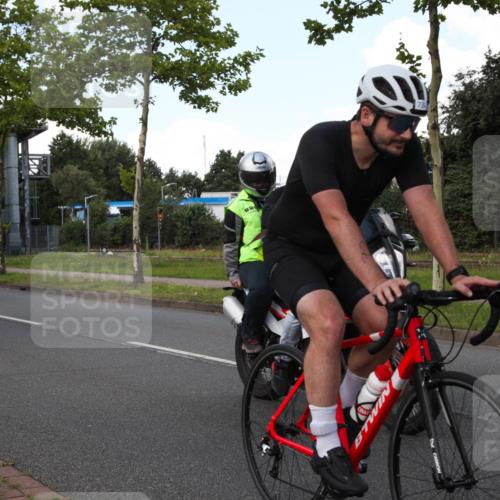 10.08.2025 - GEWOBA Citytriathlon Bremen Yannick Fuchs http://msf.ph/oto/8573959 10.08.2025 13:15:24 Radfahren 736, 749, 758, 765, 940, 969 meine-sportfotos.de