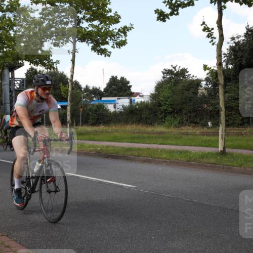 10.08.2025 - GEWOBA Citytriathlon Bremen Yannick Fuchs http://msf.ph/oto/8573968 10.08.2025 13:15:40 Radfahren 636, 749, 758, 843, 940, 1025 meine-sportfotos.de