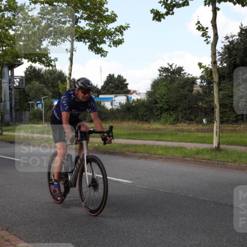 10.08.2025 - GEWOBA Citytriathlon Bremen Yannick Fuchs http://msf.ph/oto/8573971 10.08.2025 13:15:57 Radfahren 900 meine-sportfotos.de
