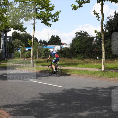 10.08.2025 - GEWOBA Citytriathlon Bremen Yannick Fuchs http://msf.ph/oto/8573973 10.08.2025 13:16:08 Radfahren 591, 632, 900 meine-sportfotos.de