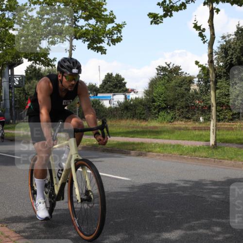 10.08.2025 - GEWOBA Citytriathlon Bremen Yannick Fuchs http://msf.ph/oto/8573981 10.08.2025 13:16:15 Radfahren 591, 632, 892 meine-sportfotos.de
