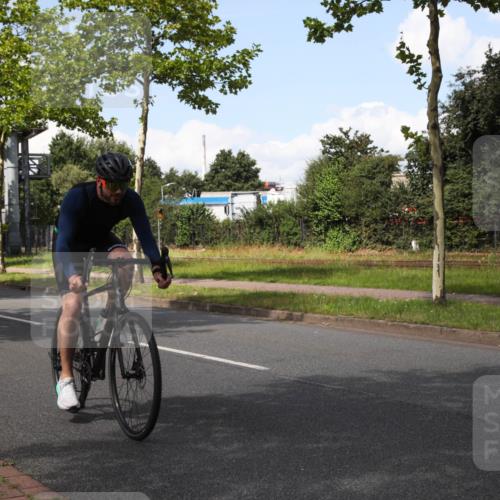 10.08.2025 - GEWOBA Citytriathlon Bremen Yannick Fuchs http://msf.ph/oto/8573990 10.08.2025 13:16:21 Radfahren 591, 632, 892 meine-sportfotos.de