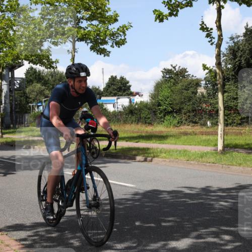 10.08.2025 - GEWOBA Citytriathlon Bremen Yannick Fuchs http://msf.ph/oto/8573996 10.08.2025 13:16:35 Radfahren 813, 869, 892 meine-sportfotos.de
