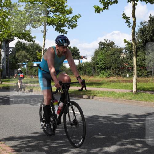 10.08.2025 - GEWOBA Citytriathlon Bremen Yannick Fuchs http://msf.ph/oto/8573997 10.08.2025 13:16:36 Radfahren 813, 869, 892 meine-sportfotos.de
