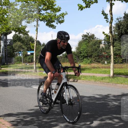 10.08.2025 - GEWOBA Citytriathlon Bremen Yannick Fuchs http://msf.ph/oto/8573999 10.08.2025 13:17:04 Radfahren 602, 720, 802, 870, 921 meine-sportfotos.de