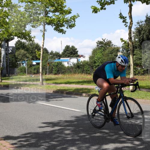 10.08.2025 - GEWOBA Citytriathlon Bremen Yannick Fuchs http://msf.ph/oto/8574005 10.08.2025 13:17:36 Radfahren 567, 825, 853, 1018 meine-sportfotos.de