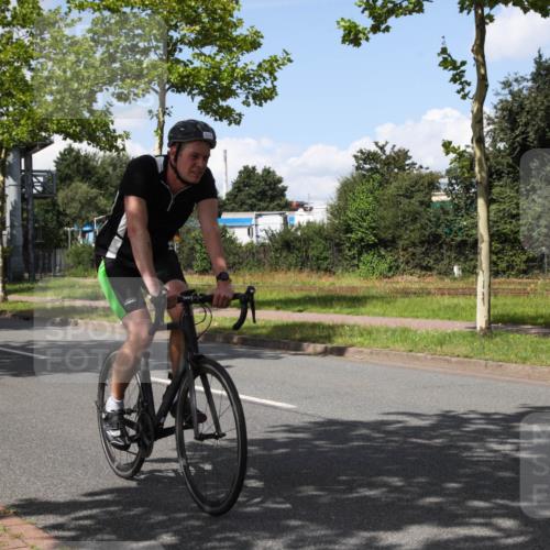 10.08.2025 - GEWOBA Citytriathlon Bremen Yannick Fuchs http://msf.ph/oto/8574006 10.08.2025 13:17:37 Radfahren 567, 825, 853, 1018 meine-sportfotos.de