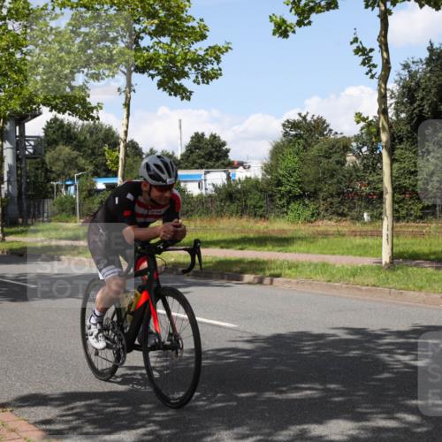 10.08.2025 - GEWOBA Citytriathlon Bremen Yannick Fuchs http://msf.ph/oto/8574009 10.08.2025 13:17:47 Radfahren 567, 825, 853 meine-sportfotos.de