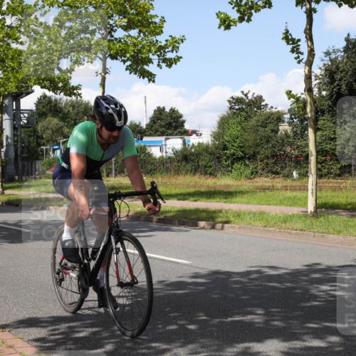 10.08.2025 - GEWOBA Citytriathlon Bremen Yannick Fuchs http://msf.ph/oto/8574011 10.08.2025 13:18:28 Radfahren 596, 934 meine-sportfotos.de