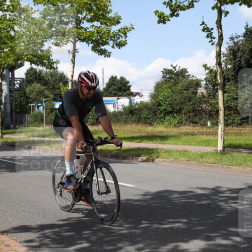 10.08.2025 - GEWOBA Citytriathlon Bremen Yannick Fuchs http://msf.ph/oto/8574015 10.08.2025 13:19:02 Radfahren 671, 709, 726, 899, 975, 1002 meine-sportfotos.de
