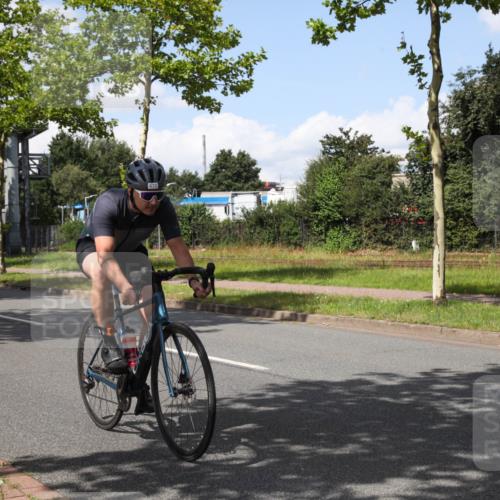 10.08.2025 - GEWOBA Citytriathlon Bremen Yannick Fuchs http://msf.ph/oto/8574016 10.08.2025 13:19:13 Radfahren 671, 762, 803, 899, 983, 1002 meine-sportfotos.de