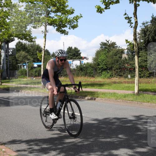 10.08.2025 - GEWOBA Citytriathlon Bremen Yannick Fuchs http://msf.ph/oto/8574020 10.08.2025 13:19:23 Radfahren 762, 803, 983, 1002 meine-sportfotos.de