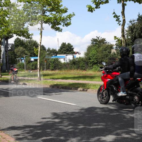 10.08.2025 - GEWOBA Citytriathlon Bremen Yannick Fuchs http://msf.ph/oto/8574022 10.08.2025 13:19:40 Radfahren 978 meine-sportfotos.de