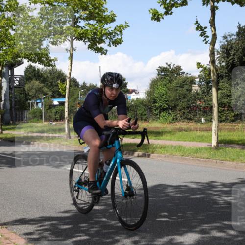 10.08.2025 - GEWOBA Citytriathlon Bremen Yannick Fuchs http://msf.ph/oto/8574023 10.08.2025 13:20:04 Radfahren 944, 949 meine-sportfotos.de