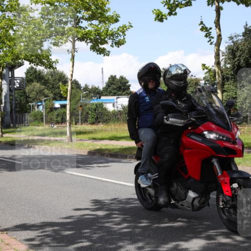 10.08.2025 - GEWOBA Citytriathlon Bremen Yannick Fuchs http://msf.ph/oto/8574025 10.08.2025 13:20:20 Radfahren 848, 949, 964 meine-sportfotos.de