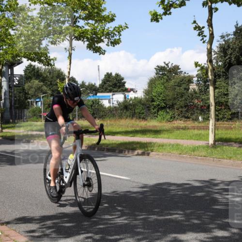 10.08.2025 - GEWOBA Citytriathlon Bremen Yannick Fuchs http://msf.ph/oto/8574027 10.08.2025 13:20:37 Radfahren 842, 862, 926, 964 meine-sportfotos.de