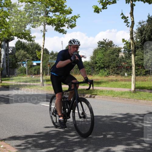 10.08.2025 - GEWOBA Citytriathlon Bremen Yannick Fuchs http://msf.ph/oto/8574028 10.08.2025 13:20:51 Radfahren 581, 785, 862, 953 meine-sportfotos.de