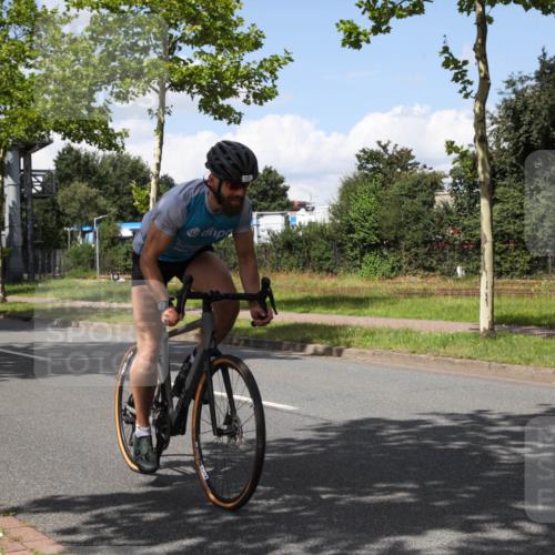 10.08.2025 - GEWOBA Citytriathlon Bremen Yannick Fuchs http://msf.ph/oto/8574029 10.08.2025 13:20:57 Radfahren 581, 785, 862, 953, 1023 meine-sportfotos.de