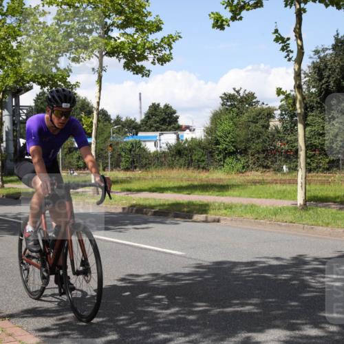 10.08.2025 - GEWOBA Citytriathlon Bremen Yannick Fuchs http://msf.ph/oto/8574030 10.08.2025 13:21:05 Radfahren 581, 785, 953, 1023 meine-sportfotos.de