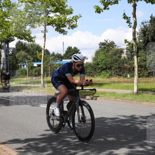 10.08.2025 - GEWOBA Citytriathlon Bremen Yannick Fuchs http://msf.ph/oto/8574033 10.08.2025 13:21:32 Radfahren 652, 955, 1001 meine-sportfotos.de