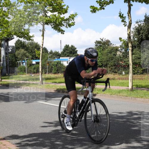 10.08.2025 - GEWOBA Citytriathlon Bremen Yannick Fuchs http://msf.ph/oto/8574038 10.08.2025 13:22:17 Radfahren 676, 911, 923 meine-sportfotos.de
