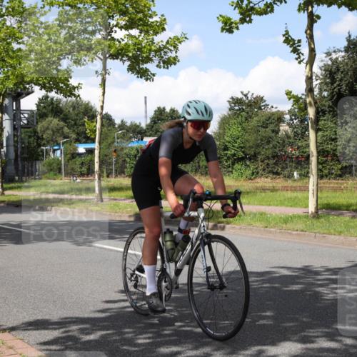 10.08.2025 - GEWOBA Citytriathlon Bremen Yannick Fuchs http://msf.ph/oto/8574039 10.08.2025 13:22:30 Radfahren 829, 911 meine-sportfotos.de