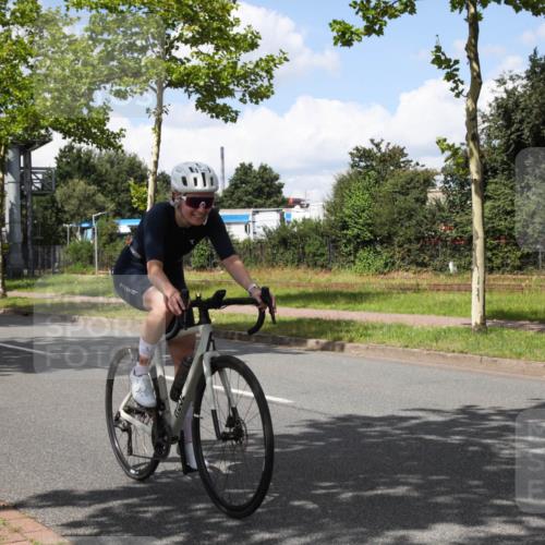 10.08.2025 - GEWOBA Citytriathlon Bremen Yannick Fuchs http://msf.ph/oto/8574042 10.08.2025 13:23:19 Radfahren 908, 925, 939, 945, 946, 954, 963 meine-sportfotos.de