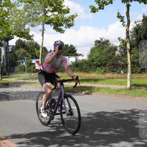 10.08.2025 - GEWOBA Citytriathlon Bremen Yannick Fuchs http://msf.ph/oto/8574045 10.08.2025 13:23:26 Radfahren 908, 925, 939, 945, 946, 954 meine-sportfotos.de