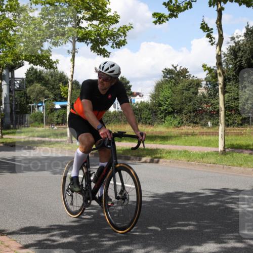 10.08.2025 - GEWOBA Citytriathlon Bremen Yannick Fuchs http://msf.ph/oto/8574049 10.08.2025 13:23:52 Radfahren 930, 965, 972 meine-sportfotos.de