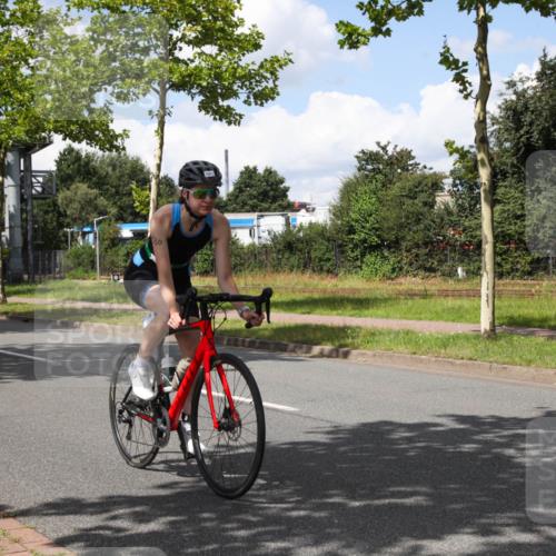 10.08.2025 - GEWOBA Citytriathlon Bremen Yannick Fuchs http://msf.ph/oto/8574050 10.08.2025 13:23:53 Radfahren 930, 965, 972 meine-sportfotos.de
