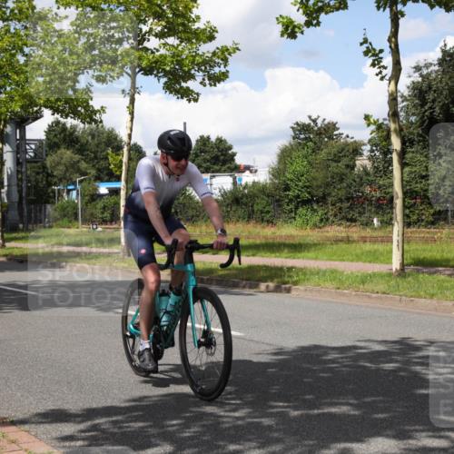 10.08.2025 - GEWOBA Citytriathlon Bremen Yannick Fuchs http://msf.ph/oto/8574054 10.08.2025 13:24:46 Radfahren 808, 928, 1036 meine-sportfotos.de