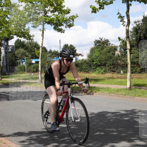 10.08.2025 - GEWOBA Citytriathlon Bremen Yannick Fuchs http://msf.ph/oto/8574055 10.08.2025 13:25:02 Radfahren 981, 1036 meine-sportfotos.de