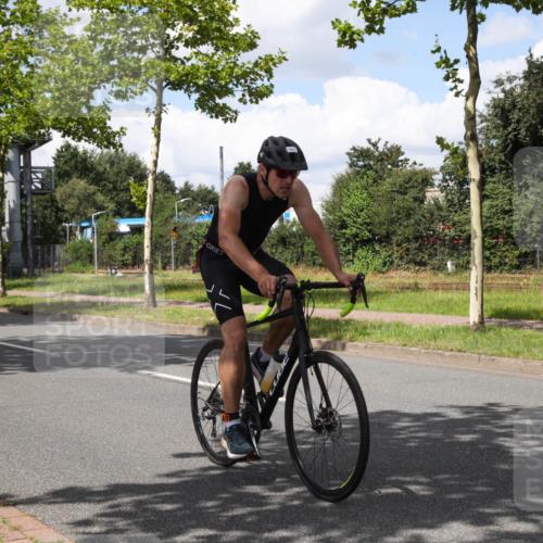10.08.2025 - GEWOBA Citytriathlon Bremen Yannick Fuchs http://msf.ph/oto/8574056 10.08.2025 13:25:08 Radfahren 981, 1036 meine-sportfotos.de