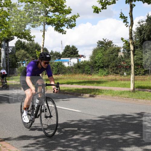 10.08.2025 - GEWOBA Citytriathlon Bremen Yannick Fuchs http://msf.ph/oto/8574057 10.08.2025 13:26:24 Radfahren 918, 948 meine-sportfotos.de