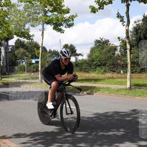 10.08.2025 - GEWOBA Citytriathlon Bremen Yannick Fuchs http://msf.ph/oto/8574058 10.08.2025 13:26:29 Radfahren 918, 948, 962 meine-sportfotos.de