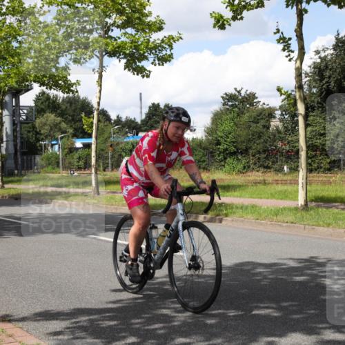 10.08.2025 - GEWOBA Citytriathlon Bremen Yannick Fuchs http://msf.ph/oto/8574059 10.08.2025 13:26:43 Radfahren 809, 962 meine-sportfotos.de