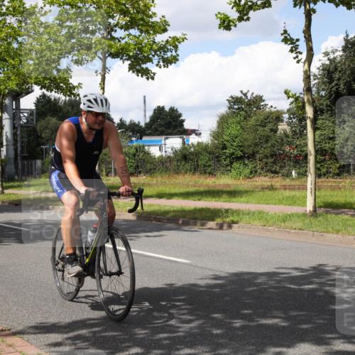 10.08.2025 - GEWOBA Citytriathlon Bremen Yannick Fuchs http://msf.ph/oto/8574066 10.08.2025 13:26:50 Radfahren 809, 962 meine-sportfotos.de